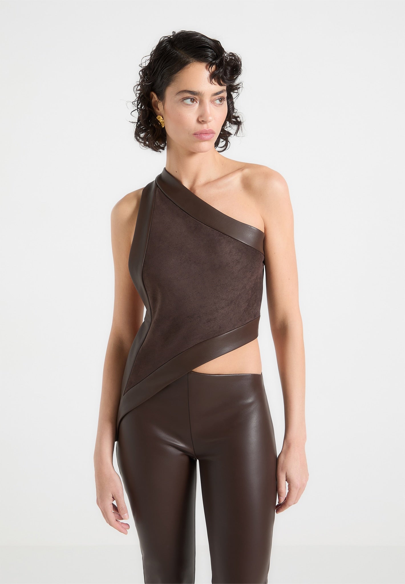 Asymmetrisches rückenfreies Top aus Wildleder und Leder - Braun